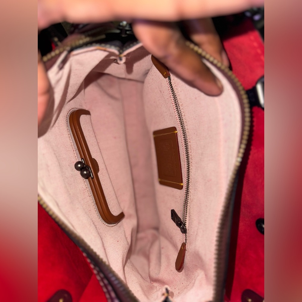 Coach 1941 Rogue Prairie with Rivets - Picture 6 of 8